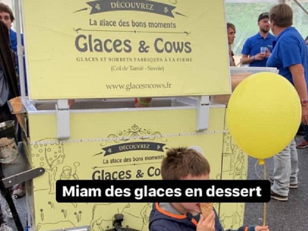 Distribution de glace pour l'animation d'une station de ski