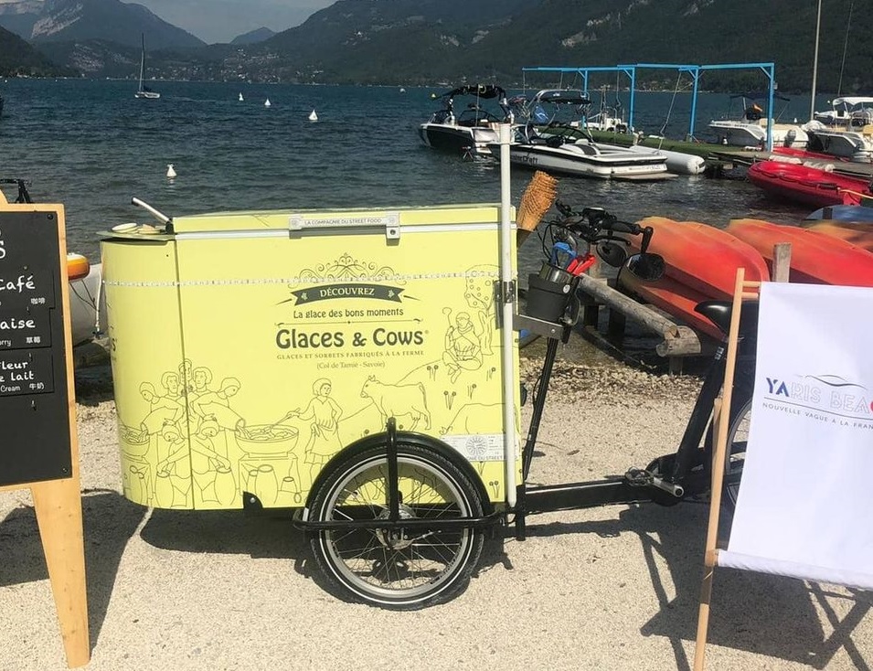 Distribution de glace pour l'animation d'une station de ski